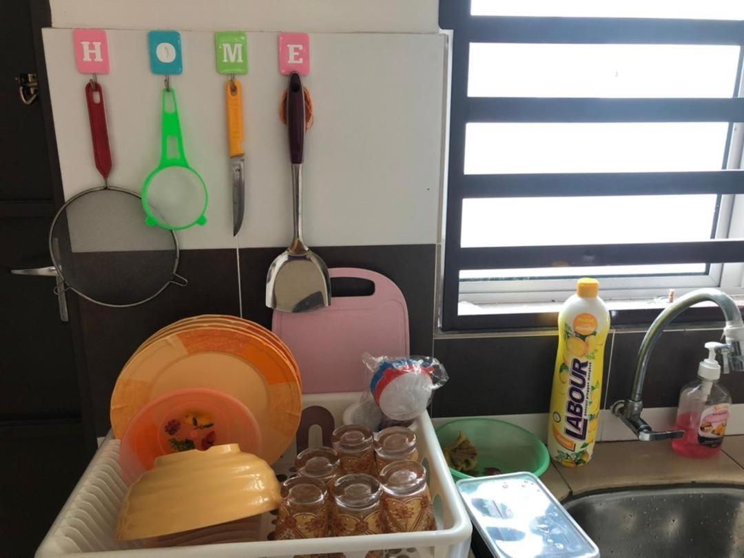 Hasnifana Homestay Seri Iskandar Bagian luar foto