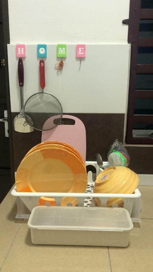 Hasnifana Homestay Seri Iskandar Bagian luar foto